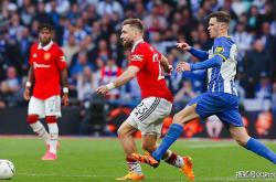 开云体育中国-纽卡斯尔客场战胜埃弗顿,取得胜利