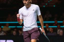 开云体育登录-西班牙网球队爆冷欧洲网球队,西西帕斯完成帽子戏法的简单介绍