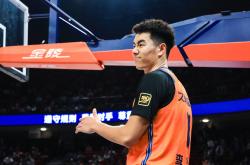 开云体育入口-上海男篮取得关键胜利,排名上升