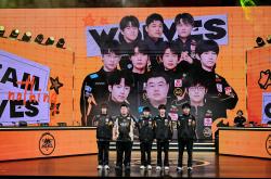 开云体育下载-狼队新援表现抢眼，协助球队取得连胜