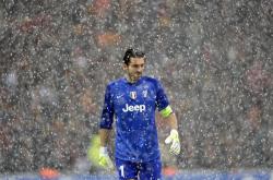 开云下载-富安健洋，威尔士防线前的叹息之墙，赛后满分评分背后的战术博弈