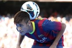 开云体育直播-双线争锋，英超天王山之战启示录与广东男篮的战术完胜