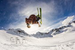 开云体育下载-赛道上的双重震撼，迈凯伦碾压哈斯，周冠宇刷新纪录改写历史