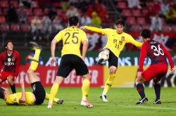 开云体育-比利亚雷亚尔队员连入三球,横扫对手