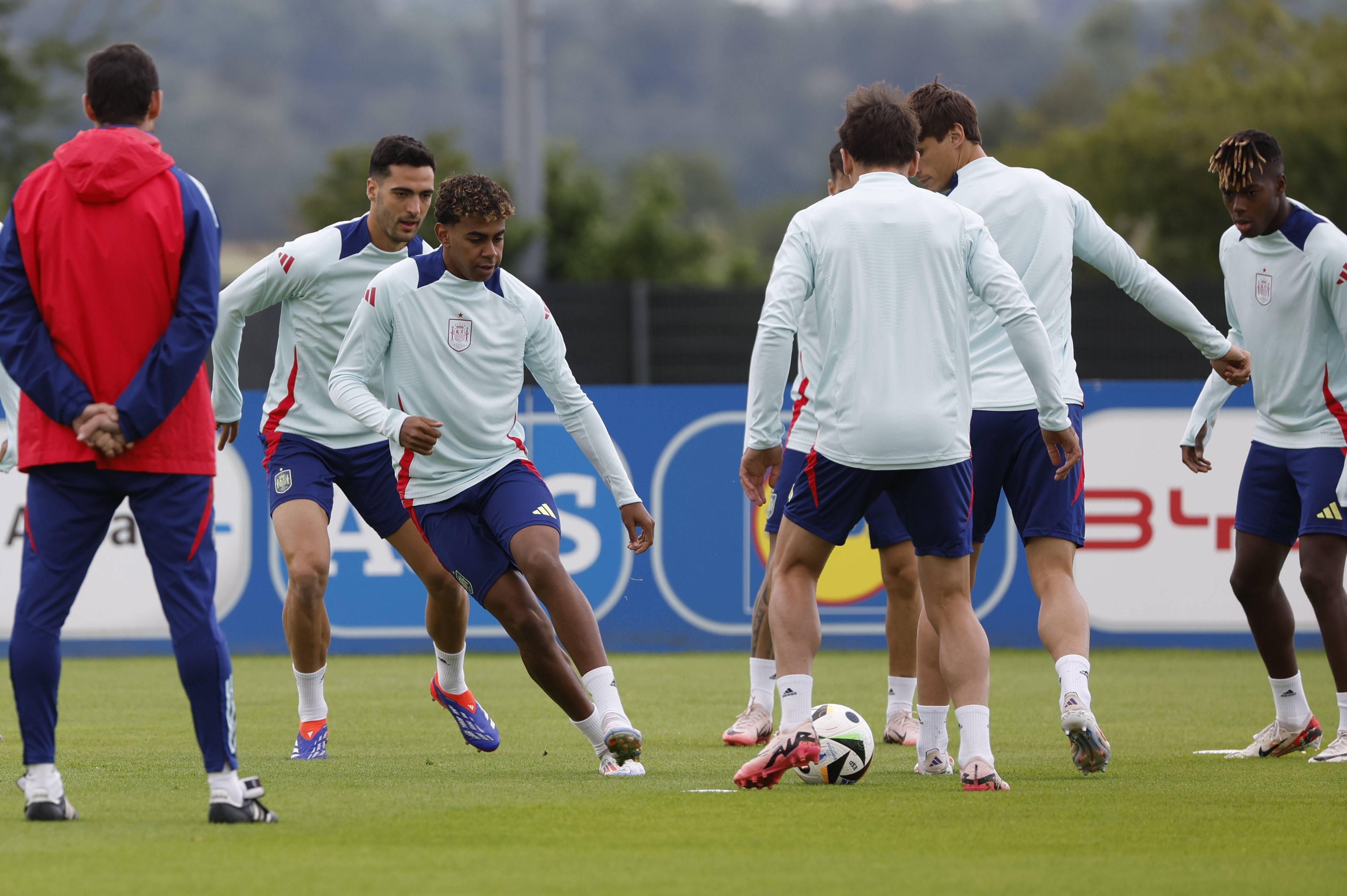 西班牙队在最近的比赛中遇到挑战 西班牙队在最近的比赛中遇到挑战