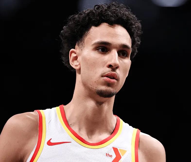 篮网大胜老鹰,全队发挥亮眼 篮网大胜老鹰,全队发挥亮眼