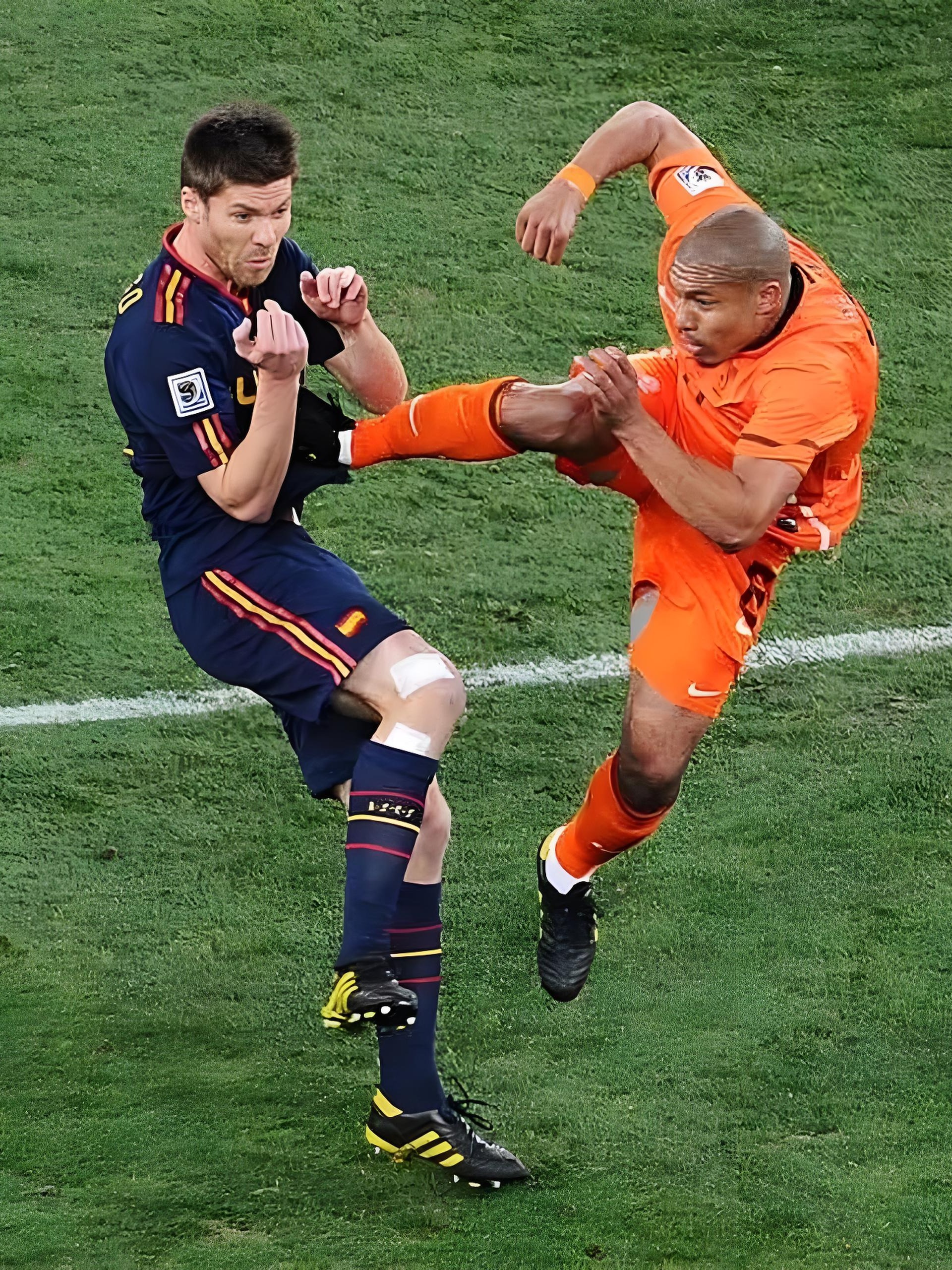 赛场精彩瞬间,足球狂热引爆全场的简单介绍 赛场精彩瞬间,足球狂热引爆全场的简单介绍