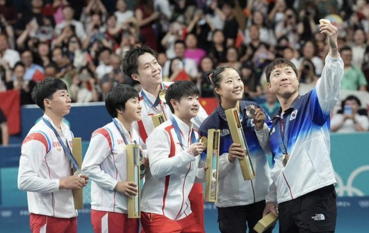 选手获得历史性胜利,登上领奖台 选手获得历史性胜利,登上领奖台