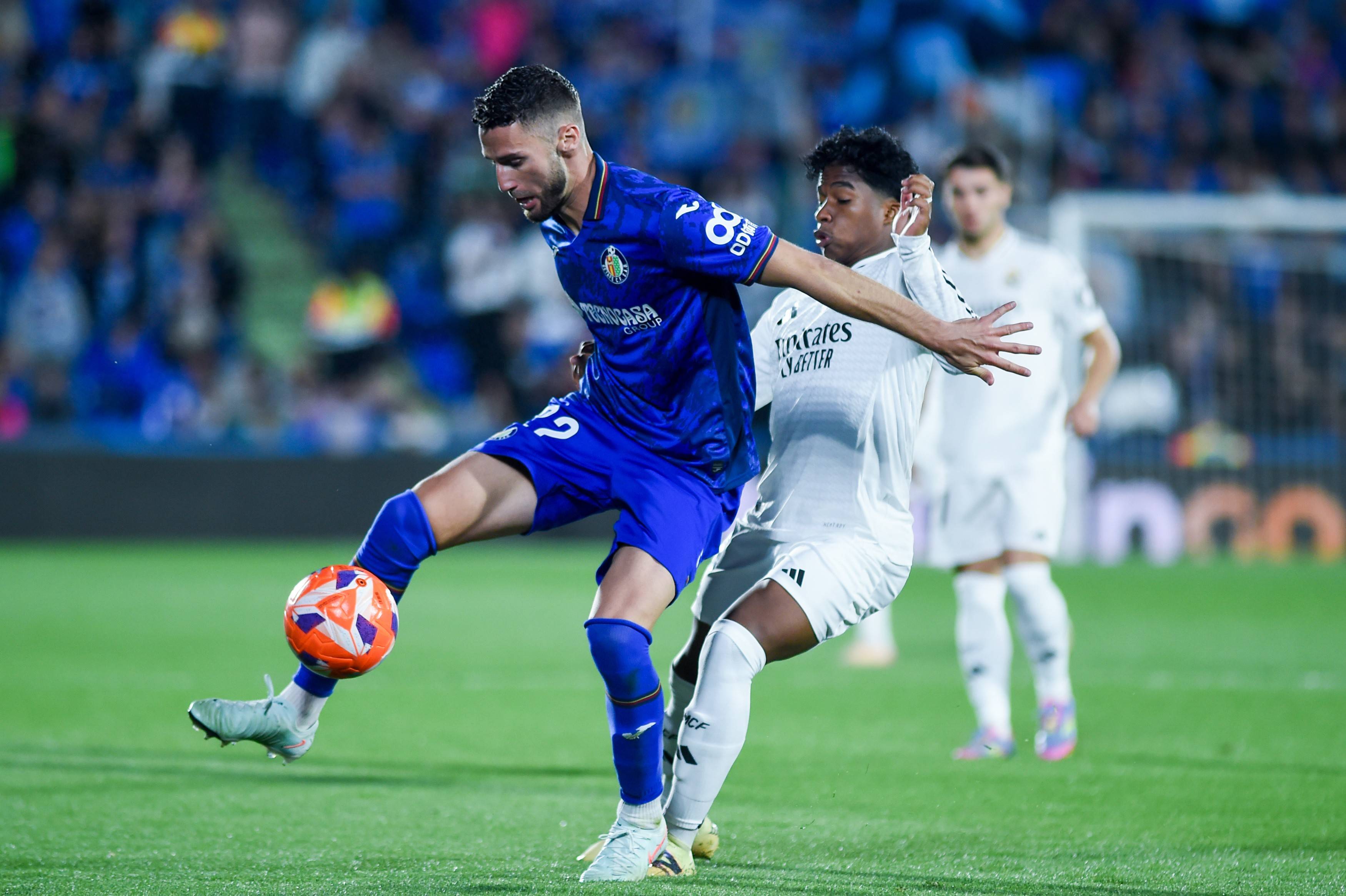 皇马中场控制比赛,稳健取胜对手 皇马中场控制比赛,稳健取胜对手