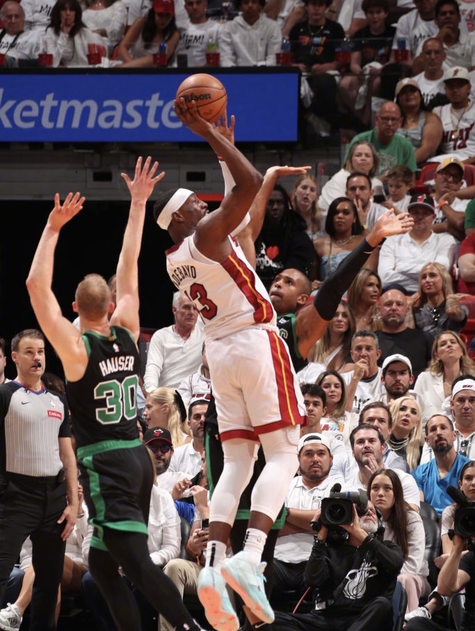 包含凯尔特人队主场比赛大获全胜,士气高昂的词条 包含凯尔特人队主场比赛大获全胜,士气高昂的词条