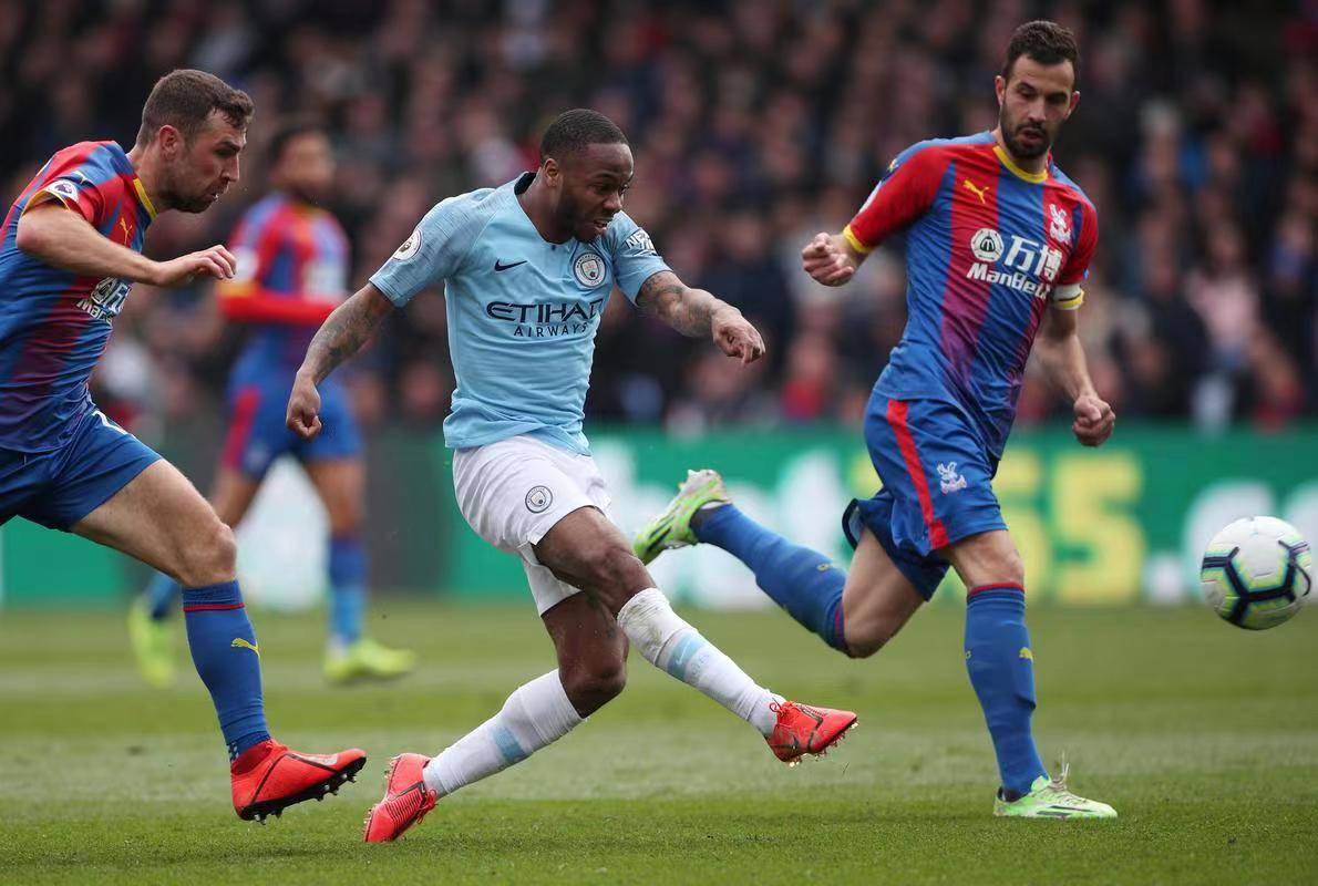 曼城主场横扫水晶宫,继续领跑 曼城主场横扫水晶宫,继续领跑