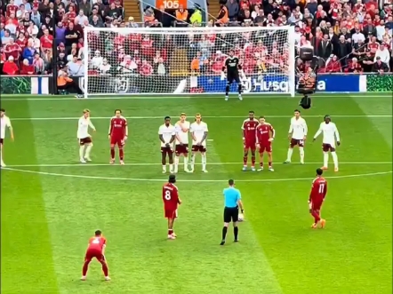 利物浦球员破门得分,赢得球迷喝彩的简单介绍 利物浦球员破门得分,赢得球迷喝彩的简单介绍