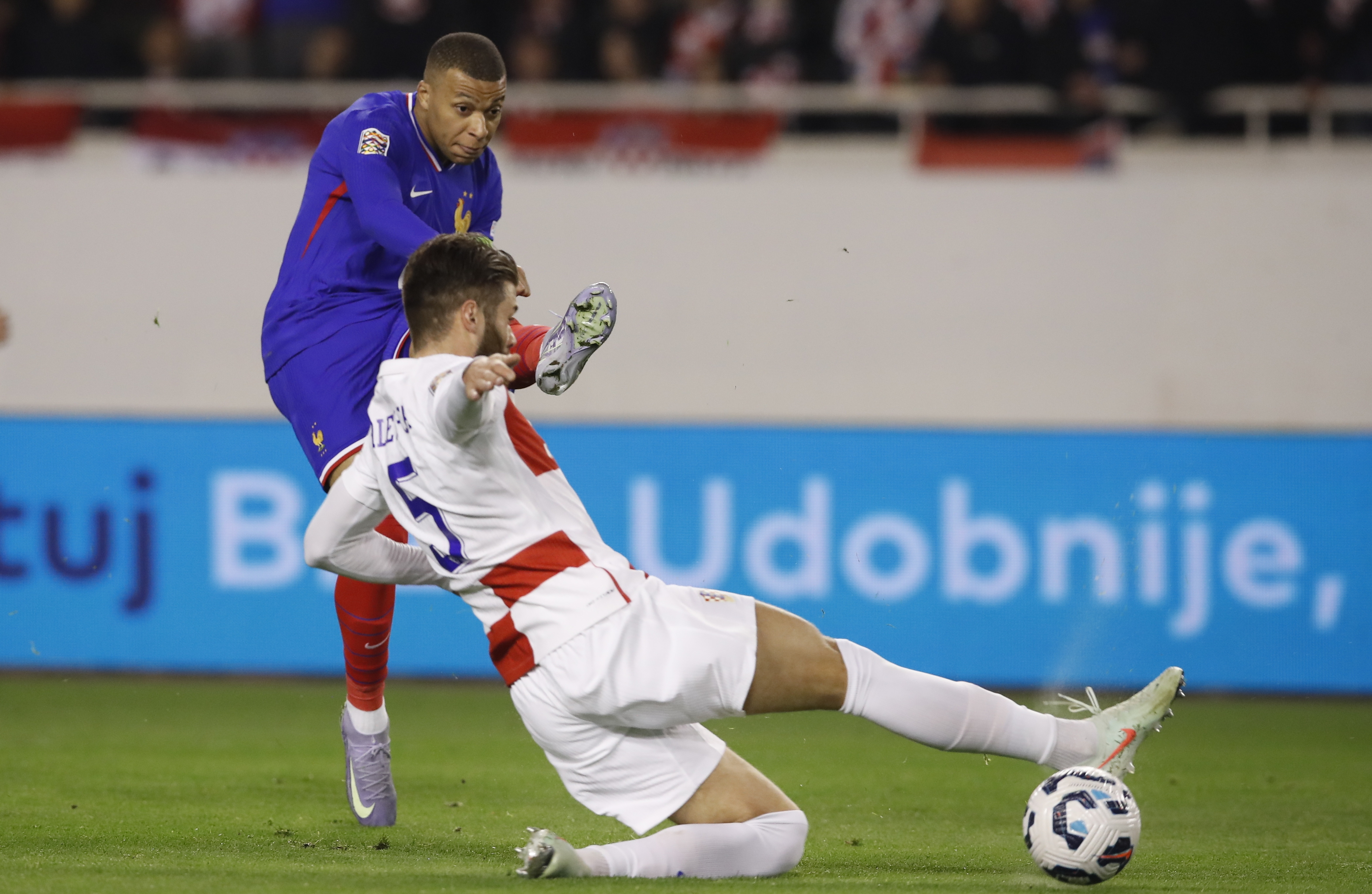 关于克罗地亚与意大利对决,争夺足球宝座的信息 关于克罗地亚与意大利对决,争夺足球宝座的信息