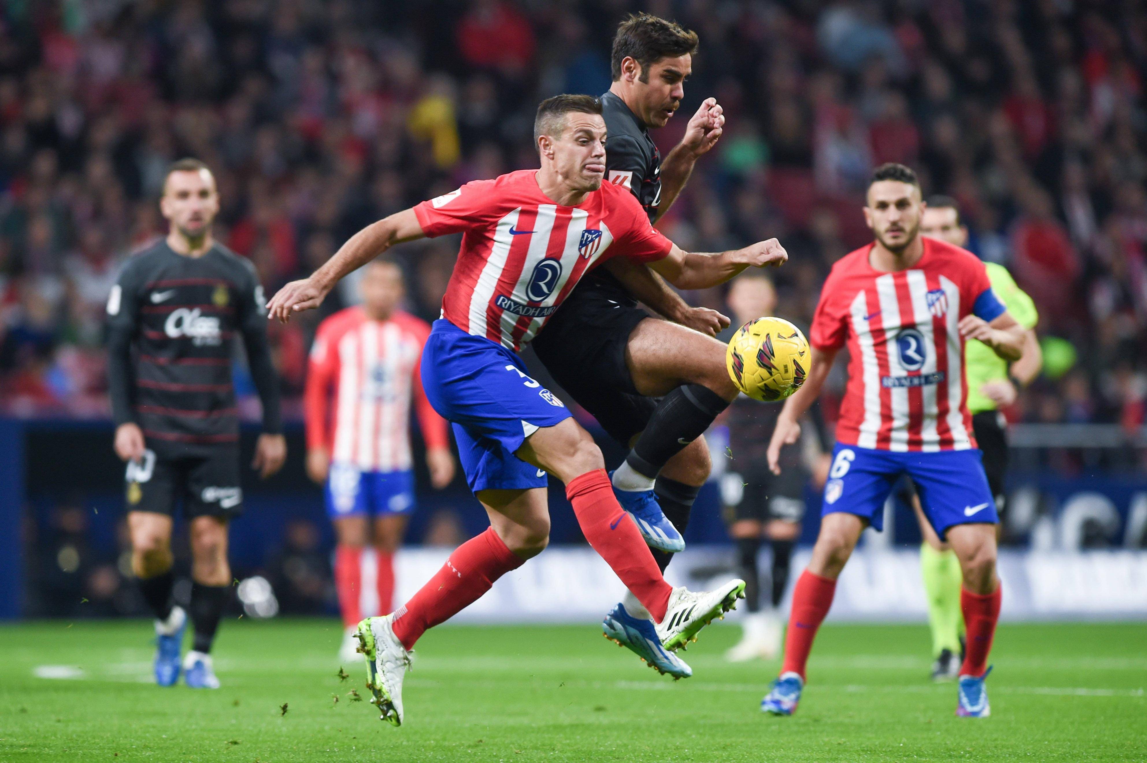 西甲联赛再迎强强对决,双方争夺胜利 西甲联赛再迎强强对决,双方争夺胜利