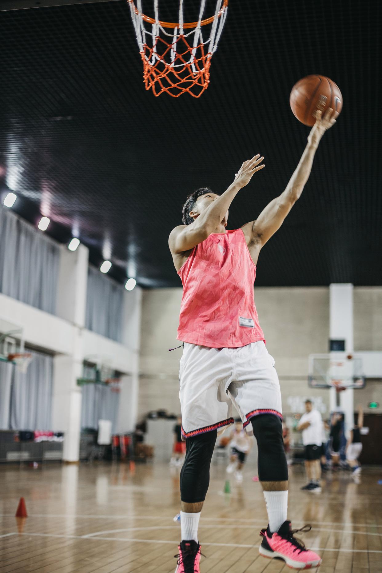 精湛技术展现出色,球员战术精准操作的简单介绍 精湛技术展现出色,球员战术精准操作的简单介绍