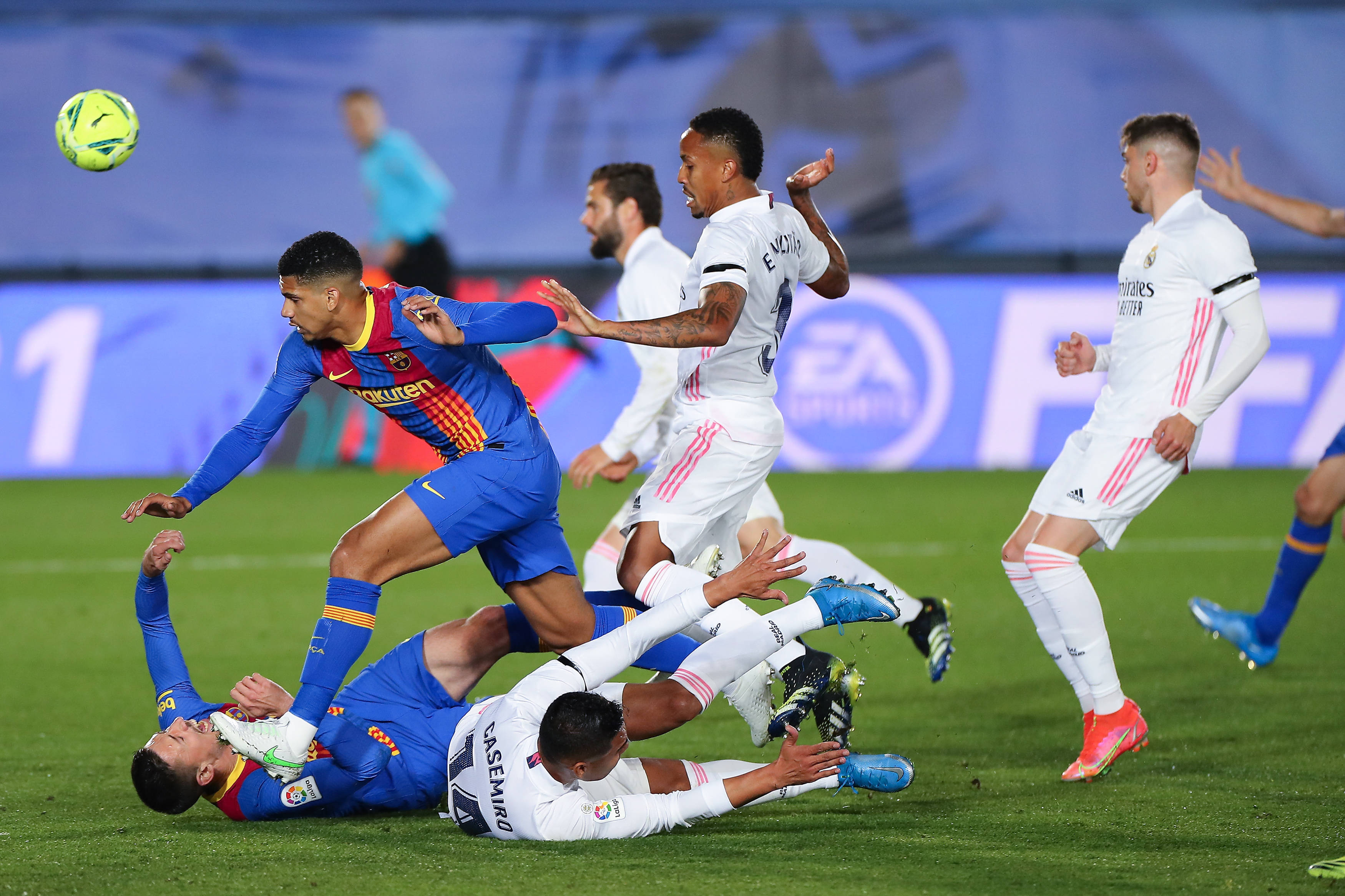 关于皇马巴萨上演经典战役，胜负难分的信息