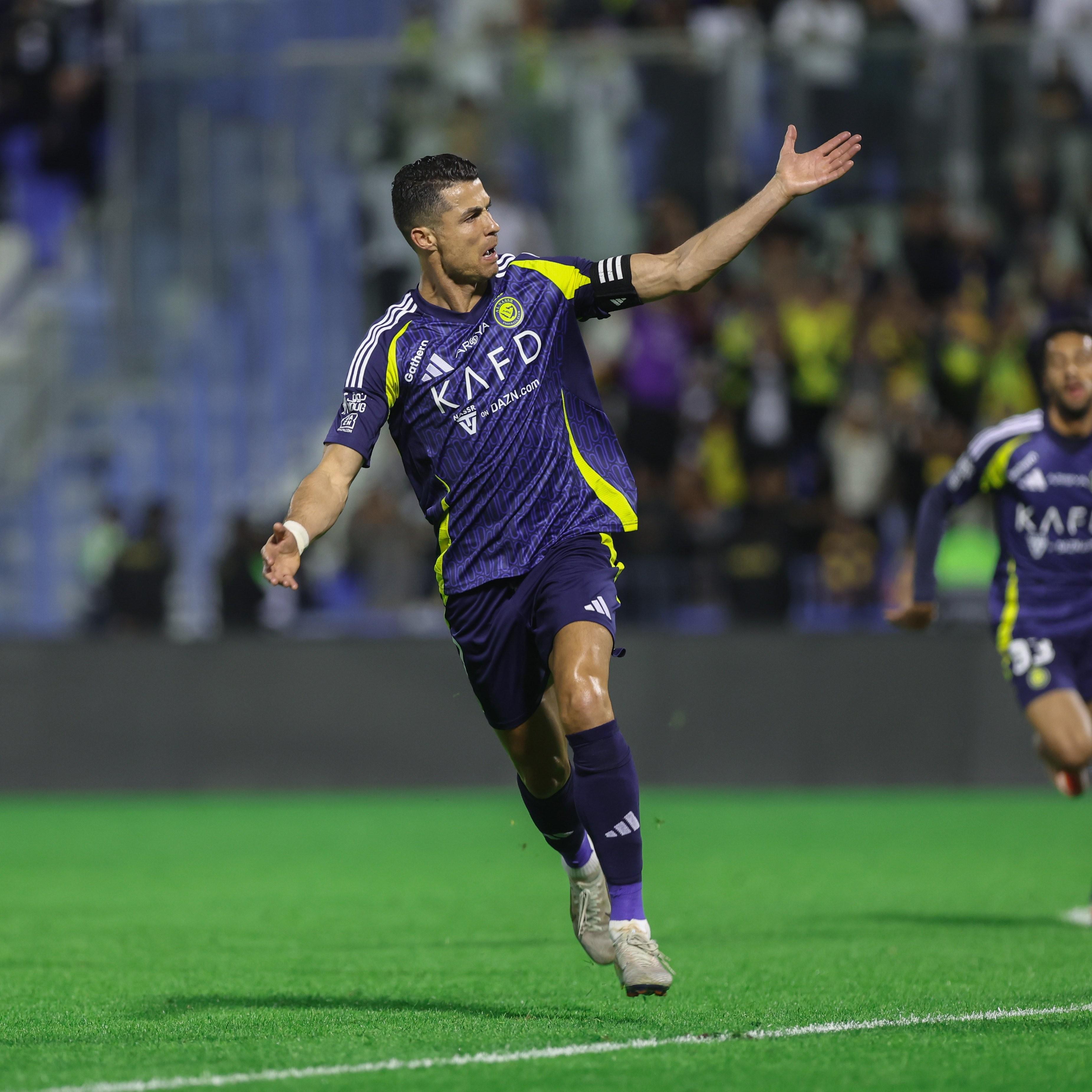 多特蒙德前锋梅开二度,助球队取得胜利 多特蒙德前锋梅开二度,助球队取得胜利