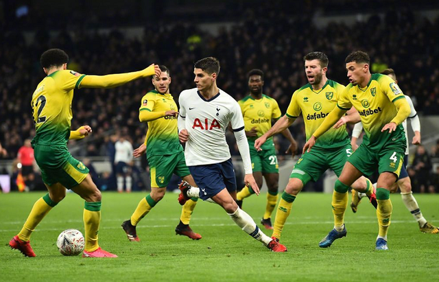 英格兰队鏖战韩国队，奥恰洛夫刷新纪录