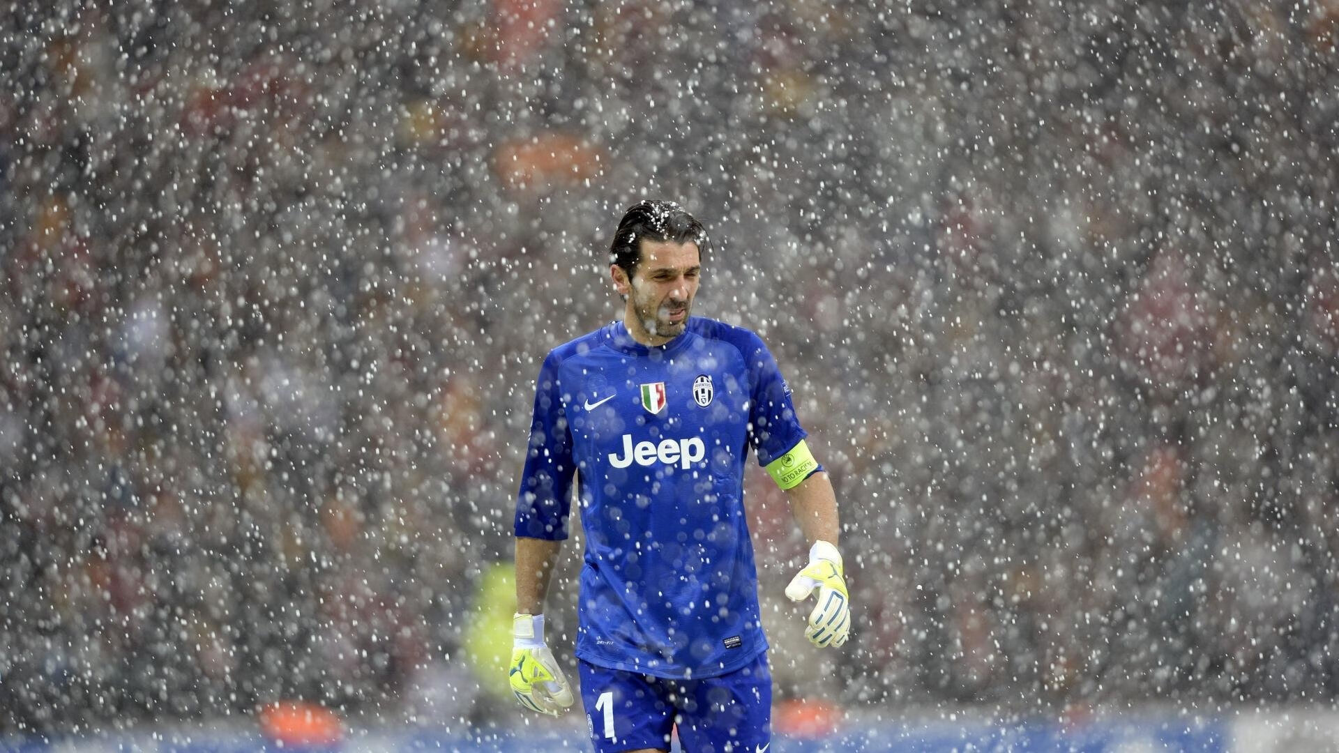 富安健洋，威尔士防线前的叹息之墙，赛后满分评分背后的战术博弈