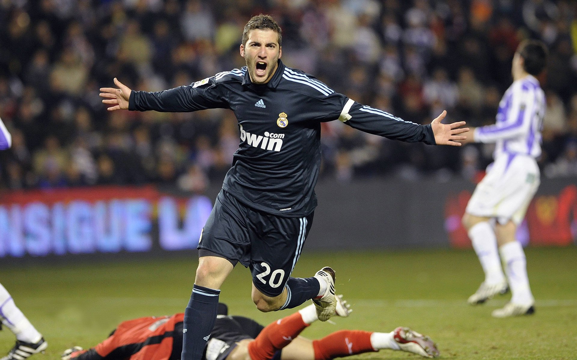 战术的胜利与巨星的觉醒,从牙买加压制哥伦比亚到巴尔韦德德甲封神之战